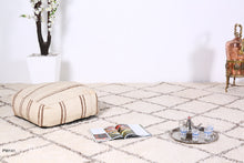 Load image into Gallery viewer, Ottoman square pouf rug
