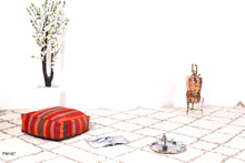 Load image into Gallery viewer, Moroccan pouf kilim 
